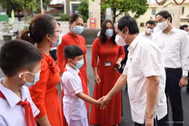 Chưa bao giờ điều bình thường là tới trường lại trở thành khó khăn đến vậy