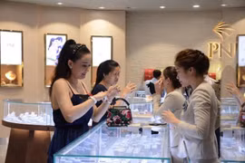 Giá vàng thế giới phục hồi, hướng đến mốc 65 triệu đồng/lượng