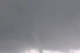 Clip: Vòi rồng xuất hiện tại biển Vũng Áng trước khi bão số 4 đổ bộ