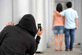 Thị trường thiết bị định vị phong phú với hàng nghìn sản phẩm, không chỉ theo dõi tài sản, thú cưng mà đang trở thành “vũ khí” bí mật giám sát vợ chồng, con cái...