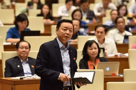 Tranh luận nóng giữa nữ đại biểu Tây Nguyên và Bộ trưởng Trần Hồng Hà