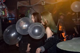 Tổn thương thần kinh do bóng cười