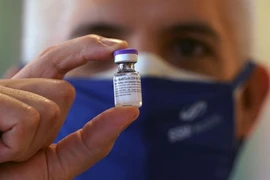 FDA: Nhu cầu tiêm văcxin Pfizer Covid-19 liều 3 vẫn chưa rõ ràng