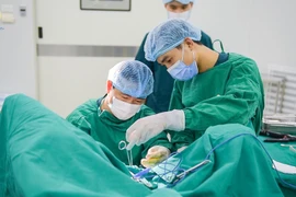 Vết mổ chảy mủ tiết dịch suốt gần 3 năm