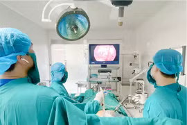 Phẫu thuật nội soi bóc đa u xơ tử cung nhân lớn