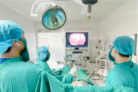 Phẫu thuật nội soi bóc đa u xơ tử cung nhân lớn