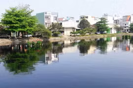 Đà Nẵng: Hồ điều tiết tràn ngập nước thải, dân khốn khổ