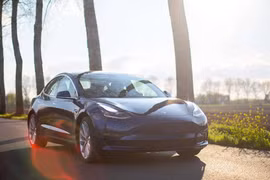 Đức phát triển hệ thống pin điện mặt trời trên các xe ô tô