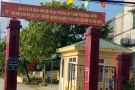 Phó bí thư xã đánh bạc bị đình chỉ công tác