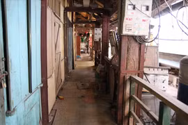 Bên trong khu tập thể gỗ xuống cấp giữa lòng Hà Nội tồn tại hơn 6 thập kỉ