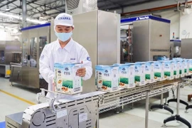  Vinamilk chào 2021 với lô sản phẩm sữa hạt và sữa đặc lớn xuất khẩu đi Trung Quốc