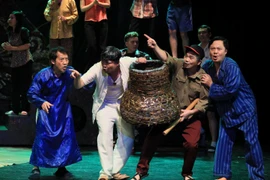 Cười ra nước mắt với hài kịch “Cái… ao làng”