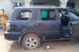 Thương tâm 8 đứa trẻ chết ngạt trong xe ô tô đóng kín