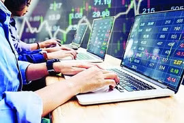 Cổ phiếu trước Tết: Mã nào tăng sốc, mã nào giảm sâu’?