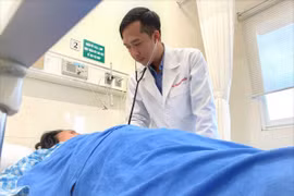 Cứu sống bệnh nhân bị chậm nhịp tim với quả tim nằm bên phải