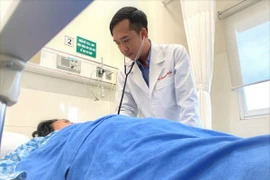 Cứu sống bệnh nhân bị chậm nhịp tim với quả tim nằm bên phải