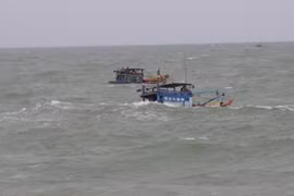 Phát hiện 38 người vượt biển về Việt Nam ăn Tết