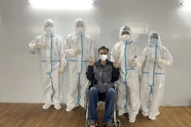 Bệnh nhân Covid-19 xuất viện sau nhiều ngày thở máy xâm lấn, lọc máu