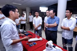 Cánh tay giả điều khiển bằng sóng não