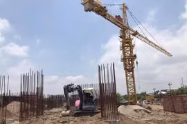 Nhà thầu ngưng thi công vì chịu tác động kép