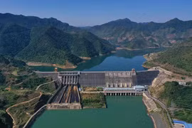 Không phải tháo nước để kiểm tra an toàn đập