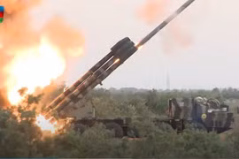 Video hỏa lực pháo binh và tên lửa chống tăng của quân đội Azerbaijan trong xung đột Nagorno - Karabakh
