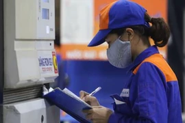 Giá xăng tăng lên cao nhất trong vòng 1 năm