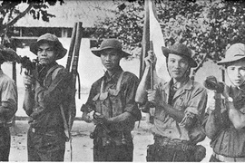 Người phất cờ giải phóng tại Dinh Độc Lập