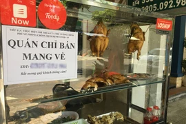 Các cơ sở kinh doanh dịch vụ ăn uống chỉ được hoạt động khi đáp ứng đầy đủ các quy định về điều kiện bảo đảm an toàn thực phẩm và các quy định liên quan công tác phòng, chống dịch Covid-19. Ảnh minh họa