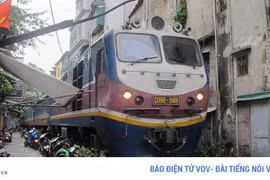 Nghịch lý ngành đường sắt Việt Nam: Ngửa tay đi “ăn xin” đến bao giờ?