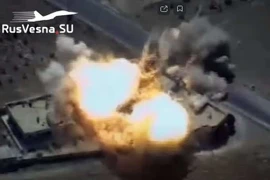 Không quân Nga không kích nhà máy lọc dầu. Ảnh Rusvesna