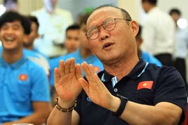 Ông Park ngại ngùng khi được Bộ trưởng mời lên sân khấu