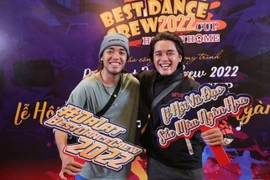 Đại diện nhóm nhảy WOW Team tại buổi ra mắt chương trình.