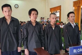 Đào tẩu khỏi trại tạm giam bằng một chiếc đinh vít