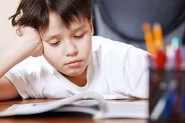 Trẻ thiếu tập trung có thể đang bị bạo lực tinh thần