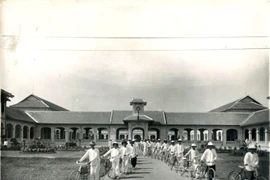 Người từ bỏ thành Paris và mức lương 22 lạng vàng mỗi tháng... Kỳ 2: Hành trình đến nước Pháp