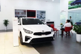 Hết giảm phí trước bạ, doanh số bán ô tô sụt giảm mạnh