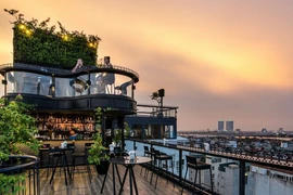 Khách sạn ở Hà Nội có tầng thượng đẹp nhất thế giới