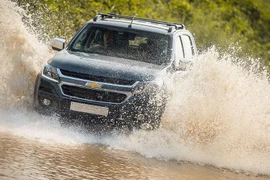 Lưu ý cần thiết khi đi xe gầm cao mùa mưa lũ