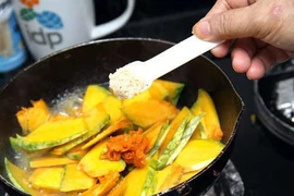 Quen ăn mặn dễ bị sỏi thận