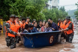 Trung Quốc nâng mức ứng phó khẩn cấp lũ lụt