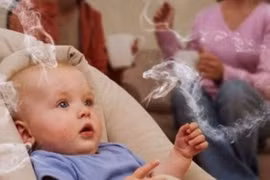 Cha hút thuốc chuốc bệnh cho con