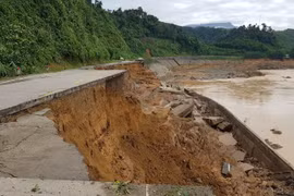 Thêm 11 người bị núi vùi lấp ở huyện Phước Sơn