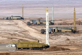 Quân đội Iran ồ ạt phóng tên lửa đạn đạo trong cuộc diễn tập Vịnh Ba Tư