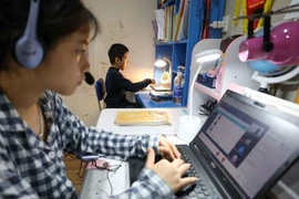 Hà Nội: Học sinh lớp 9, 12 tại địa bàn cấp độ 3 học trực tuyến từ 17/1