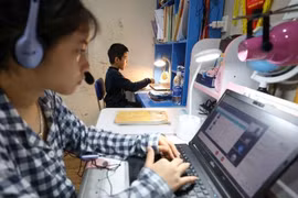 Hà Nội: Học sinh lớp 9, 12 tại địa bàn cấp độ 3 học trực tuyến từ 17/1