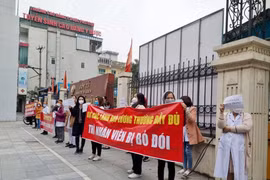 Hà Nội: Nhân viên y tế xuống đường biểu tình vì "bị bỏ đói", Bộ y tế có chỉ đạo