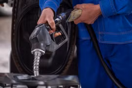 Giá xăng tăng lần thứ 5 liên tiếp vào ngày mai?