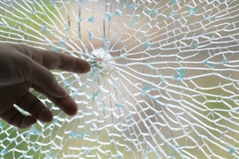 Nguyên nhân gây nổ kính cường lực