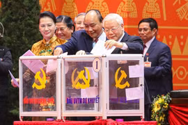 Tổng Bí thư, Chủ tịch nước, Thủ tướng và 6 Uỷ viên Bộ Chính trị trúng cử BCH T.Ư khoá XIII